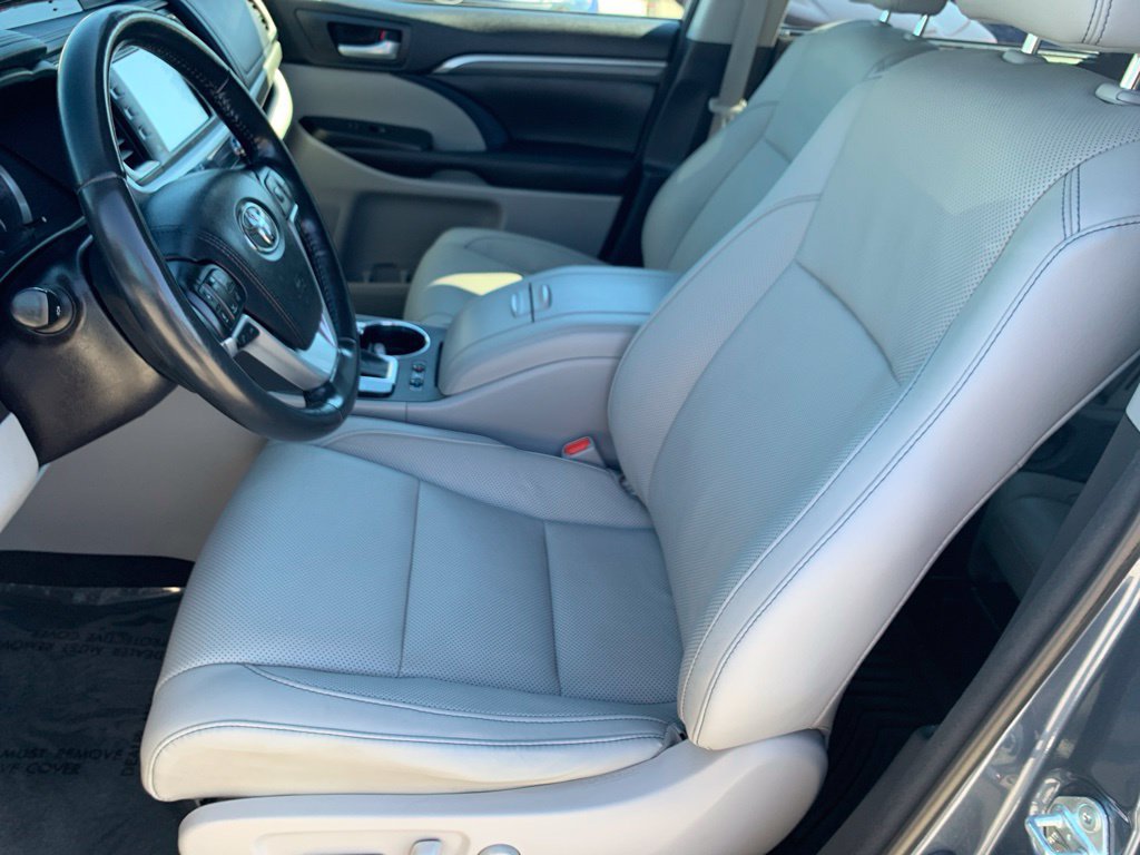 Used 2017 Toyota Highlander Limited Platinum w/ Carpet Mat Package AWD/4WD image 15