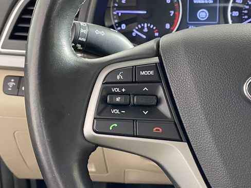 Used 2017 Hyundai Elantra Limited image 17