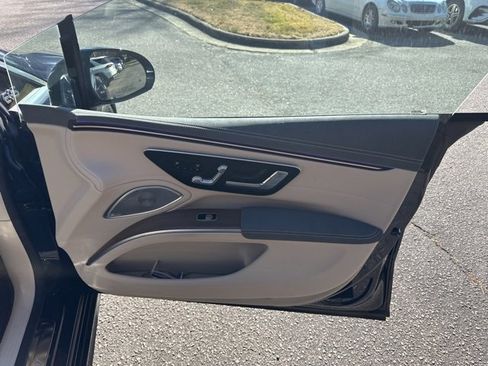 Certified 2022 Mercedes-Benz EQS 580 4MATIC Sedan image 18