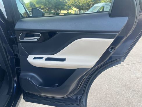Used 2018 Jaguar F-PACE Premium AWD/4WD image 17
