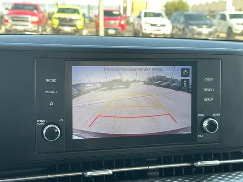 Used 2022 Kia Carnival LX image 16