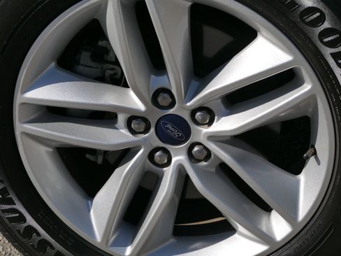 Used 2018 Ford Edge SEL FWD image 11
