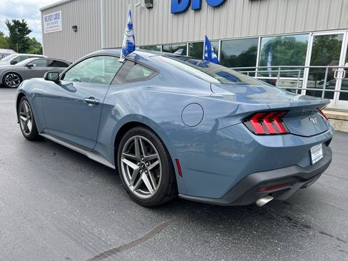 Used 2024 Ford Mustang Coupe RWD image 3