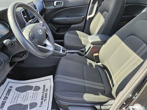 Used 2025 Hyundai Venue SEL image 7