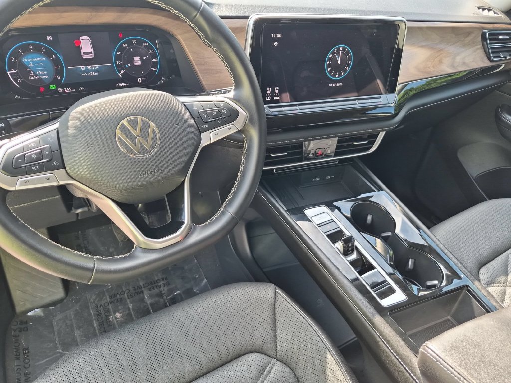 Used 2025 Volkswagen Atlas SE AWD/4WD image 15