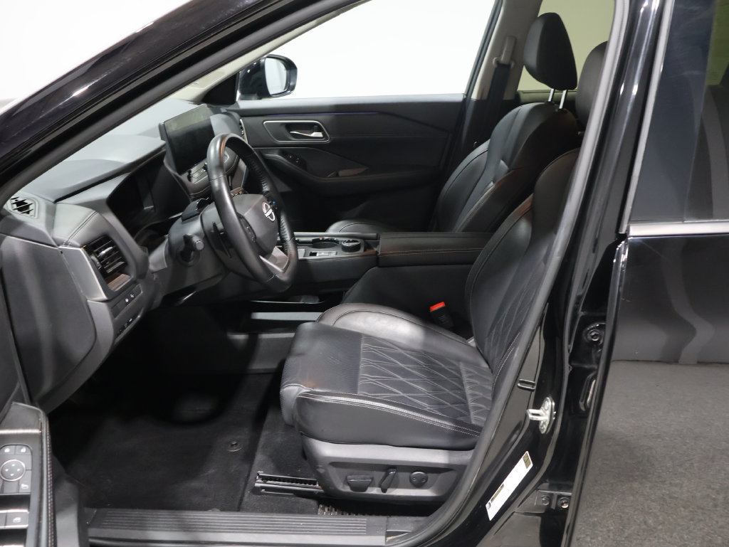 Used 2025 Nissan Rogue Platinum w/ Tech Package AWD/4WD image 11