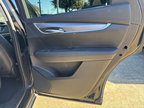 Used 2018 Cadillac XT5 Luxury w/ Driver Awareness Package image 18