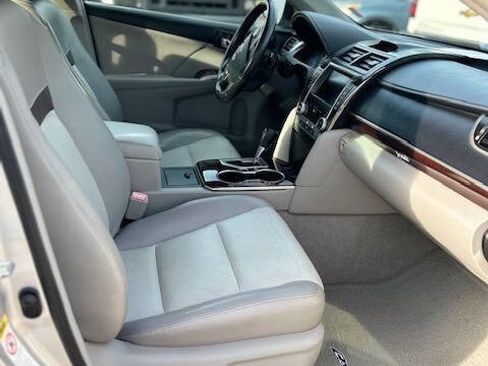 Used 2012 Toyota Camry XLE FWD image 17