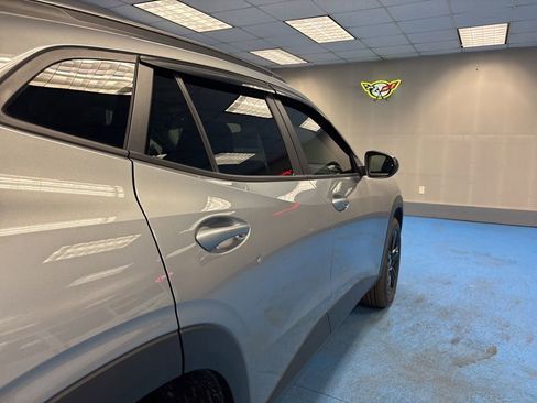 Used 2024 Chevrolet Trax ACTIV w/ Sunroof Package FWD image 6