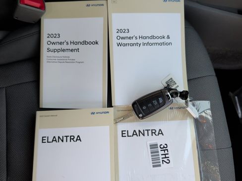 Used 2023 Hyundai Elantra SE w/ Preferred Accessory Package image 34