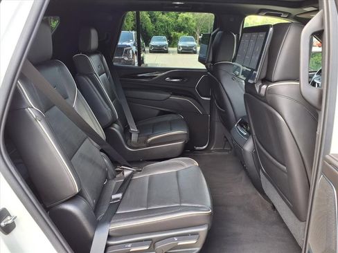 Used 2021 Cadillac Escalade Sport w/ LPO, Illumination Package AWD/4WD image 14