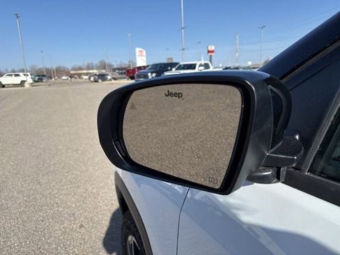 Used 2025 Jeep Compass Trailhawk image 7