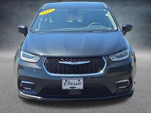 Used 2023 Chrysler Pacifica Touring-L FWD image 10