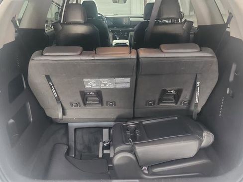 Used 2024 Kia Carnival LX FWD image 27