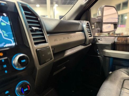 Used 2017 Ford F250 Platinum w/ Platinum Ultimate Package image 36