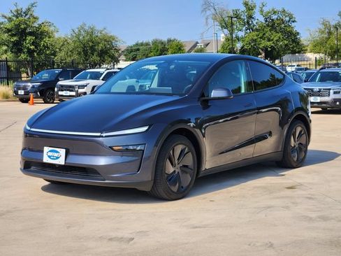 Used 2026 Tesla Model Y Long Range AWD/4WD image 3