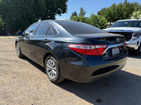 Used 2015 Toyota Camry LE FWD image 3