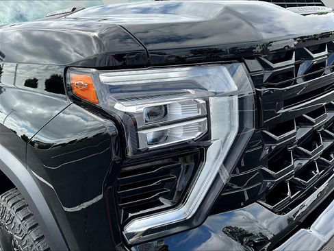 Used 2025 Chevrolet Silverado 2500 ZR2 w/ Technology Package AWD/4WD image 33
