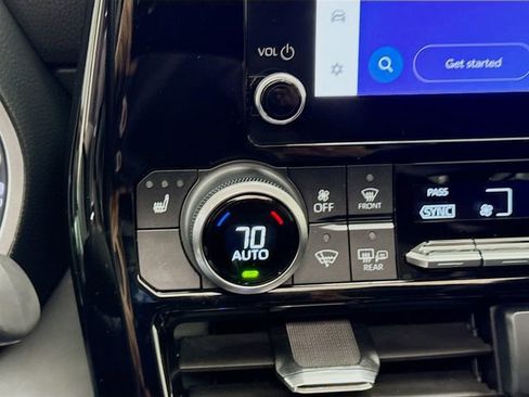 Used 2023 Toyota Highlander XLE image 20