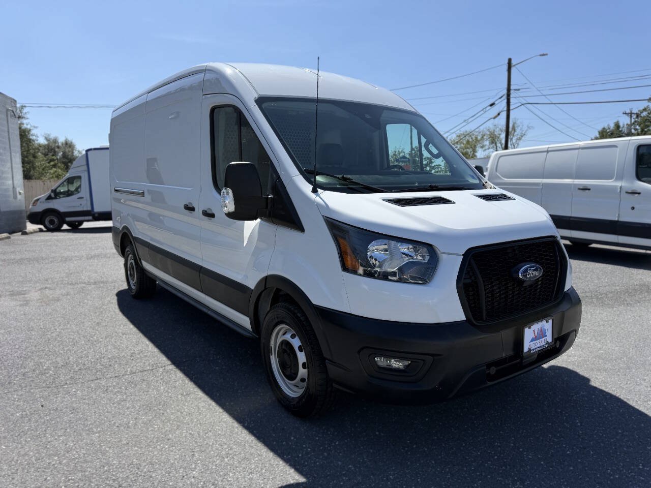 Used 2023 Ford Transit 250 Medium Roof RWD image 4