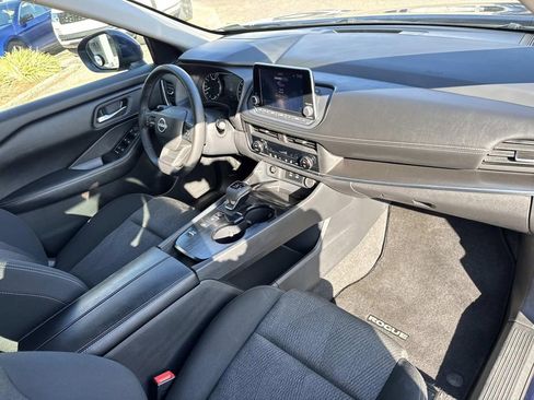 Used 2025 Nissan Rogue SV image 13