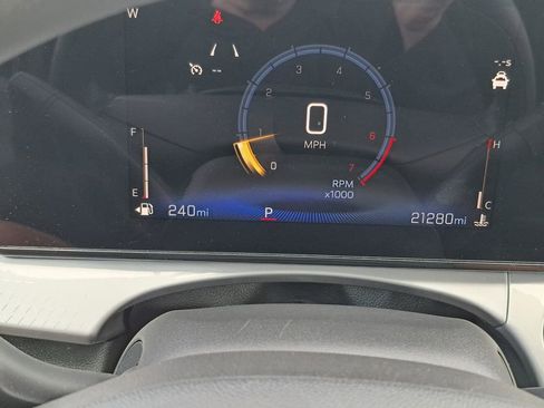 Used 2025 Chevrolet Trax LT FWD image 12