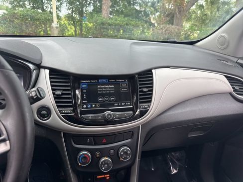 Used 2018 Chevrolet Trax LT w/ Driver Confidence Package FWD image 35