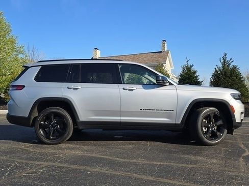 Used 2023 Jeep Grand Cherokee L Laredo AWD/4WD image 32