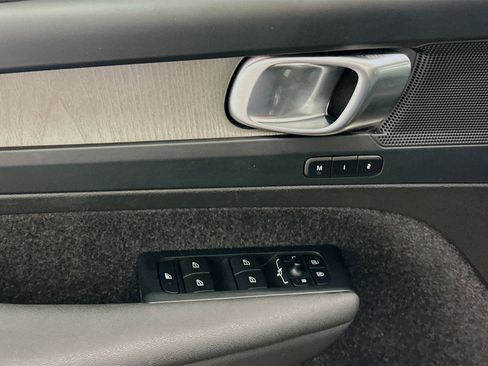 Used 2025 Volvo XC40 B5 Plus image 15