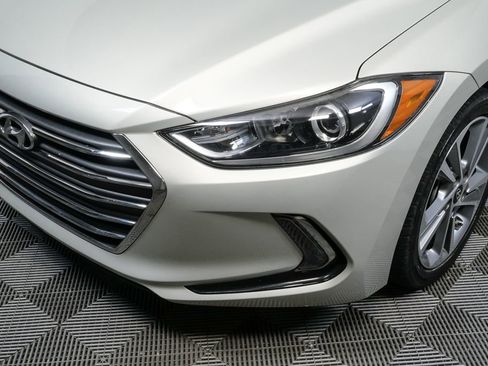 Used 2017 Hyundai Elantra Limited image 31