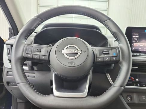 Used 2024 Nissan Rogue SV w/ SV Premium Package image 24