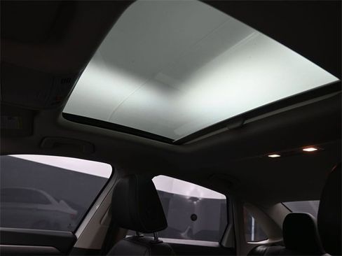 Used 2020 Volkswagen Jetta SE image 2