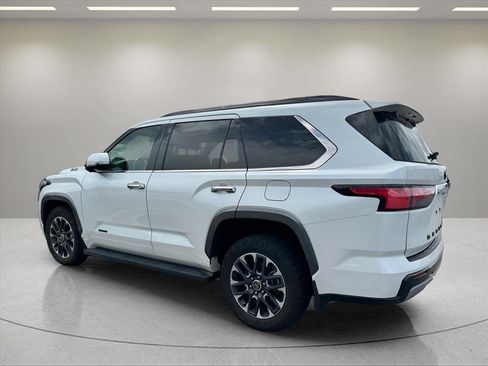 Used 2023 Toyota Sequoia Limited w/ Tow Technology Package AWD/4WD image 19