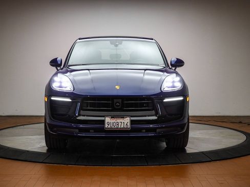 Certified 2025 Porsche Macan AWD/4WD image 15
