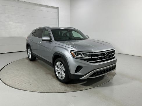 Used 2020 Volkswagen Atlas Cross Sport SEL AWD/4WD image 2