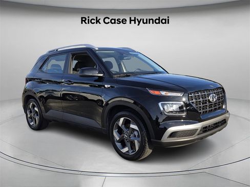 Certified 2024 Hyundai Venue SEL image 9