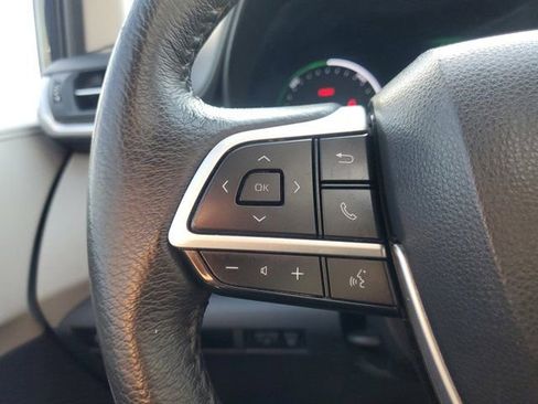 Used 2023 Toyota Sienna XLE FWD image 23