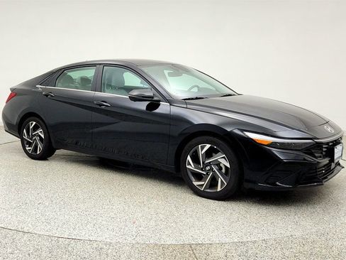 Used 2024 Hyundai Elantra Limited FWD image 3