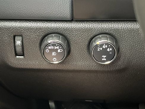 Used 2015 Chevrolet Colorado Z71 AWD/4WD image 17