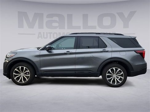 Used 2025 Ford Explorer ST-Line image 6