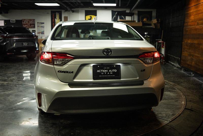Used 2025 Toyota Corolla LE FWD image 6