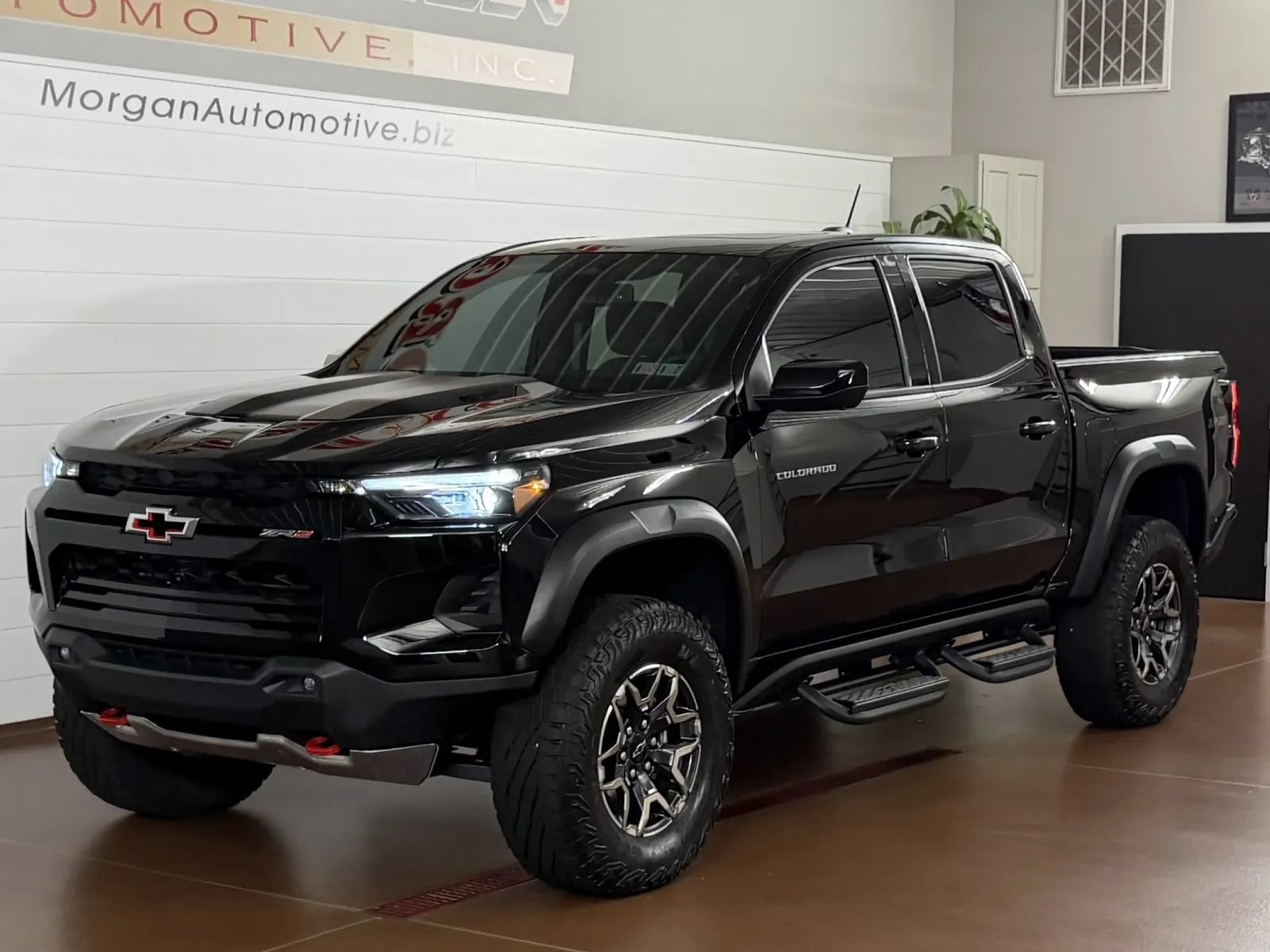 Used 2025 Chevrolet Colorado ZR2 w/ Technology Package AWD/4WD image 7