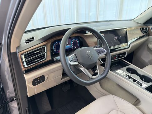 New 2026 Volkswagen Atlas SE FWD image 4
