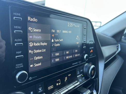 Used 2020 Toyota Highlander XLE image 13