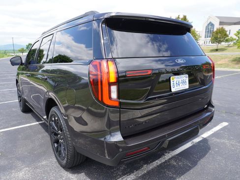 Used 2025 Ford Expedition Platinum w/ Stealth Appearance Package AWD/4WD image 15