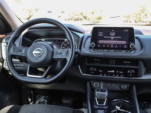 Used 2023 Nissan Rogue SV FWD image 13