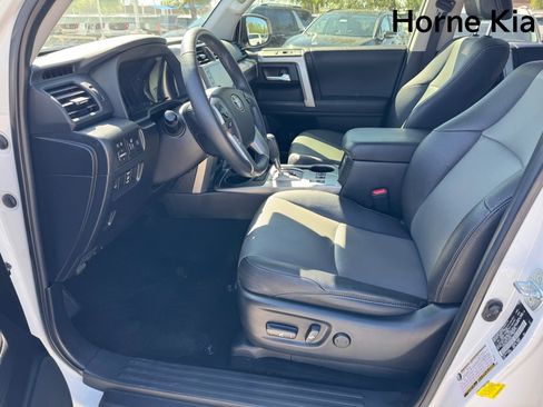 Used 2020 Toyota 4Runner SR5 Premium image 10