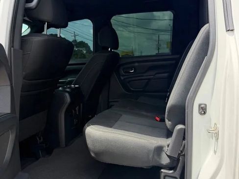 Used 2018 Nissan Titan SV w/ SV Convenience Package AWD/4WD image 8