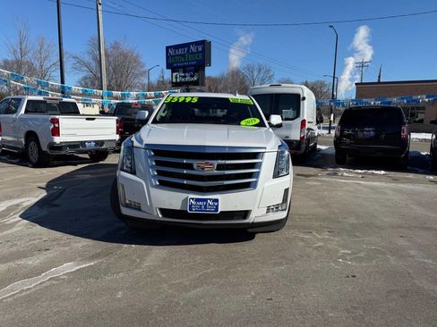 Used 2019 Cadillac Escalade Luxury image 4