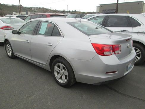 Used 2016 Chevrolet Malibu LT FWD image 2